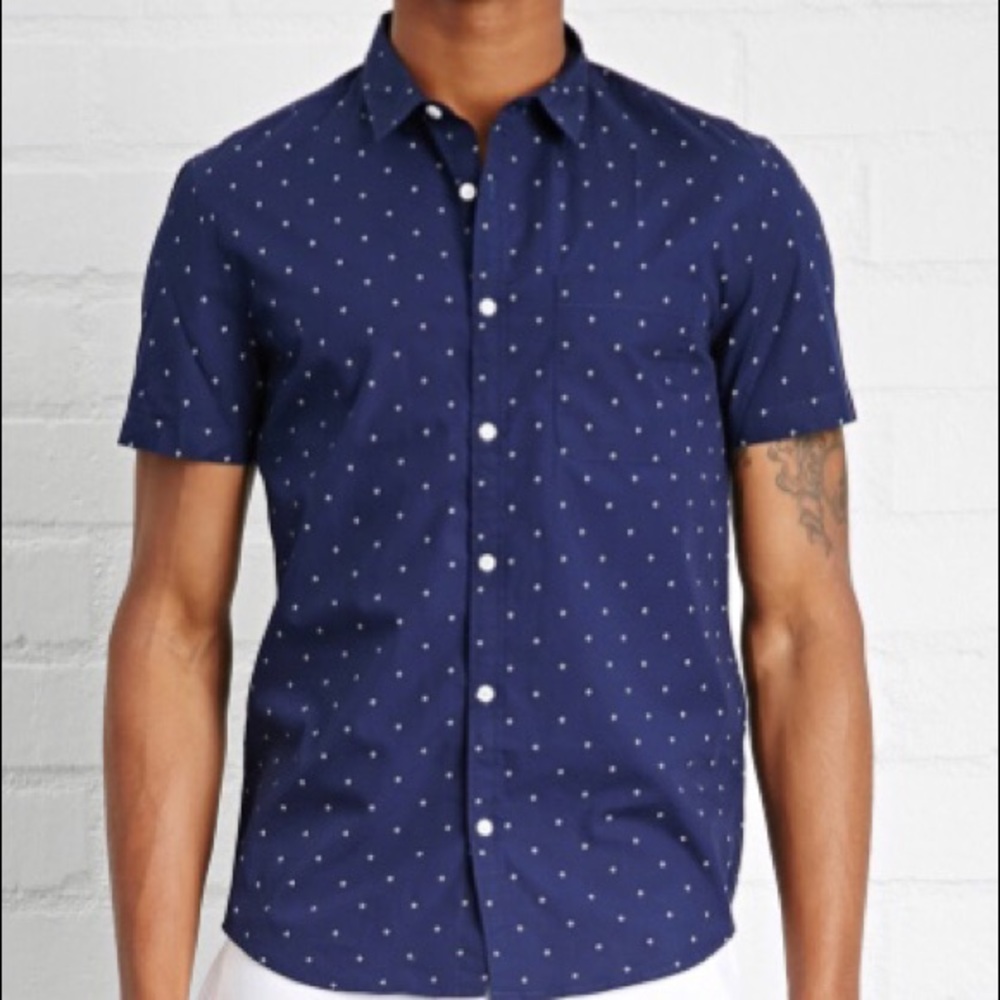 Forever 21 Men blue shirt 👕 with white print